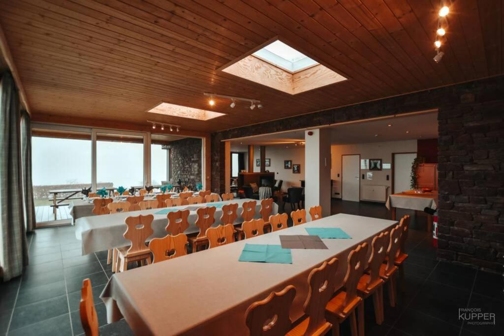 Casa de Férias Les Loneux 27 Pers, - Vue Incroyable - Wellness, Billard, Cinema Malmedy