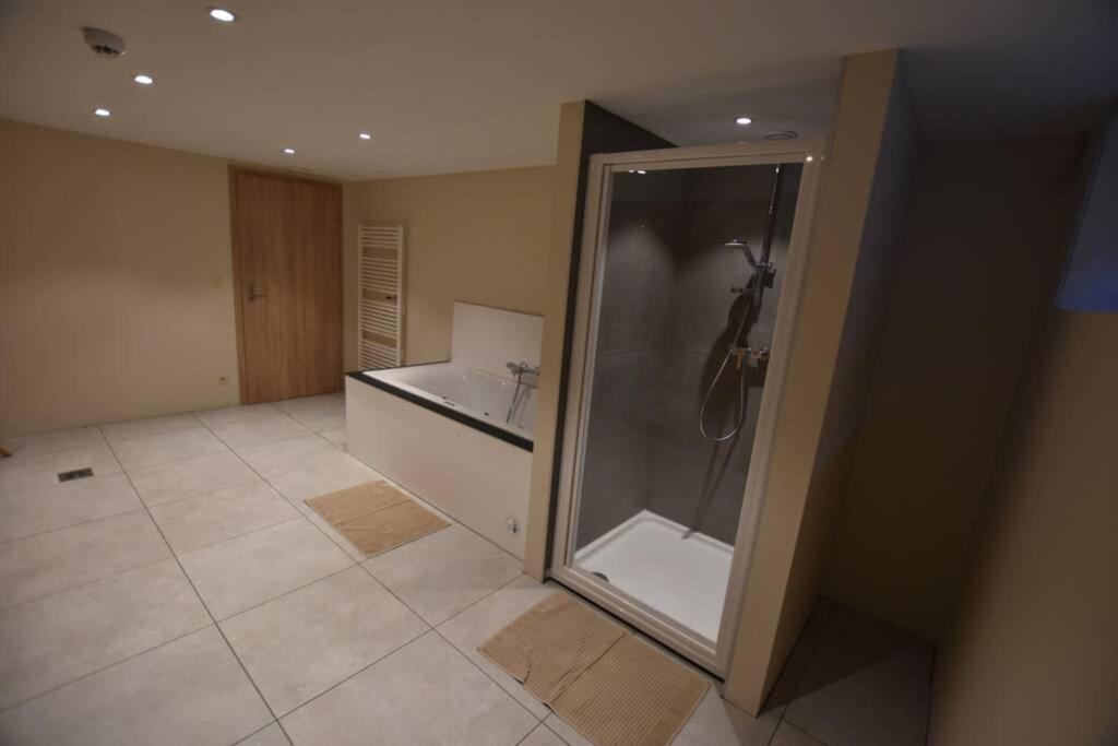 Casa de Férias Les Loneux 27 Pers, - Vue Incroyable - Wellness, Billard, Cinema Malmedy