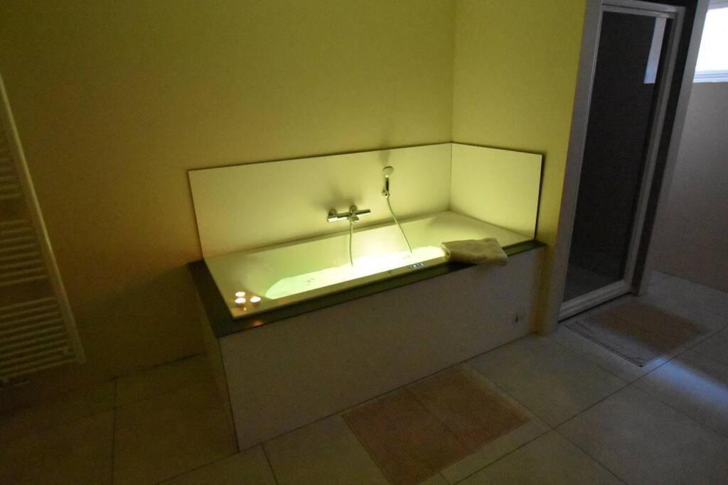 Les Loneux 27 Pers, - Vue Incroyable - Wellness, Billard, Cinema * Malmedy